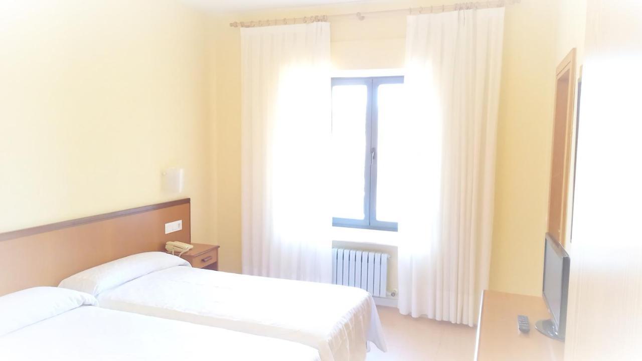 Hotel Balneario De Retortillo Ruang foto